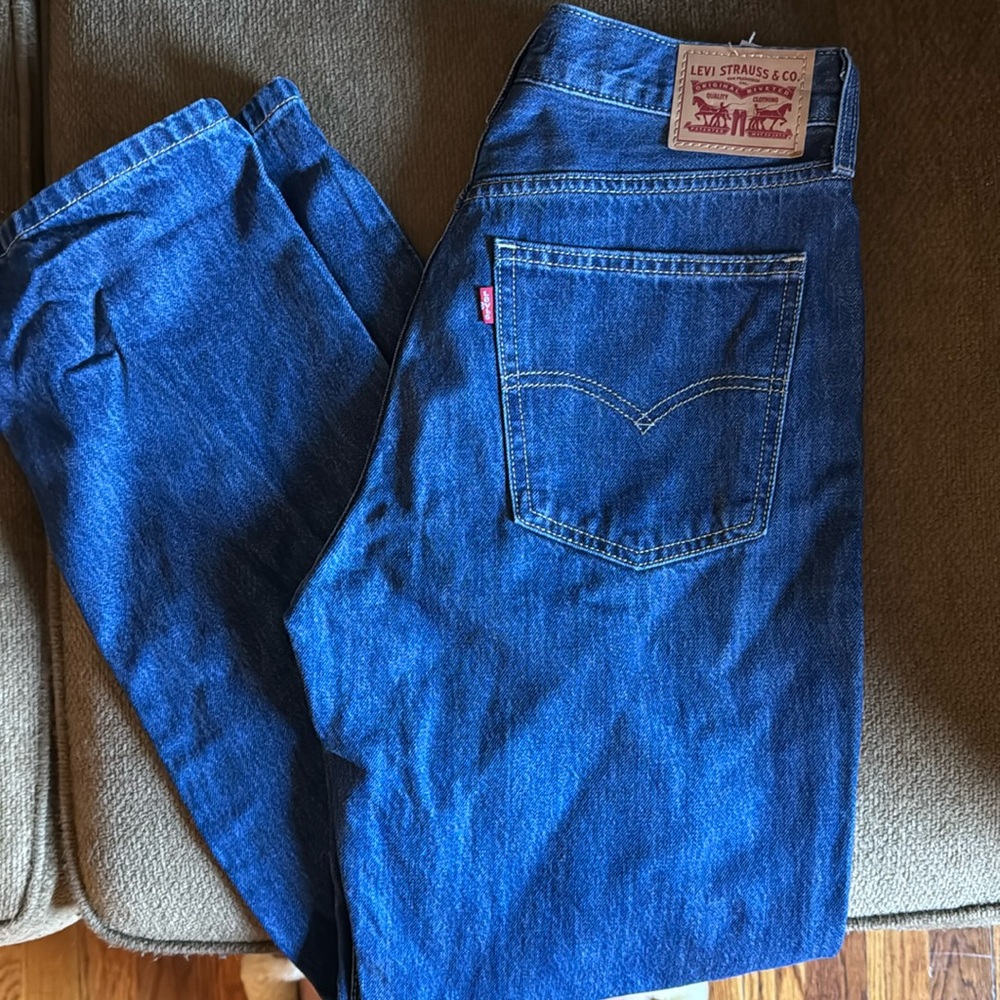 Levi jeans size 27 straight leg